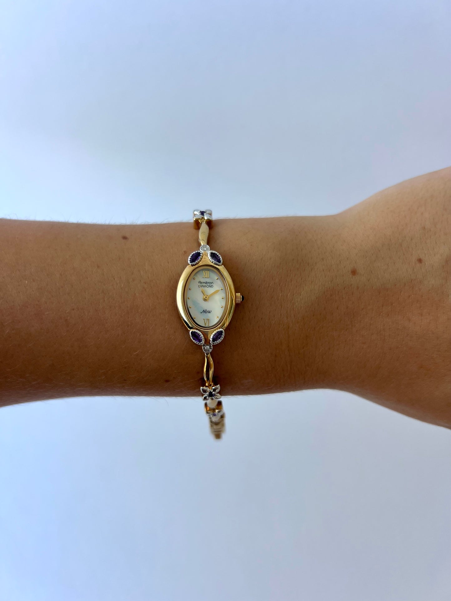 Rare Vintage Purple Flower Dainty Womens Watch Wristwatch Gold Tone