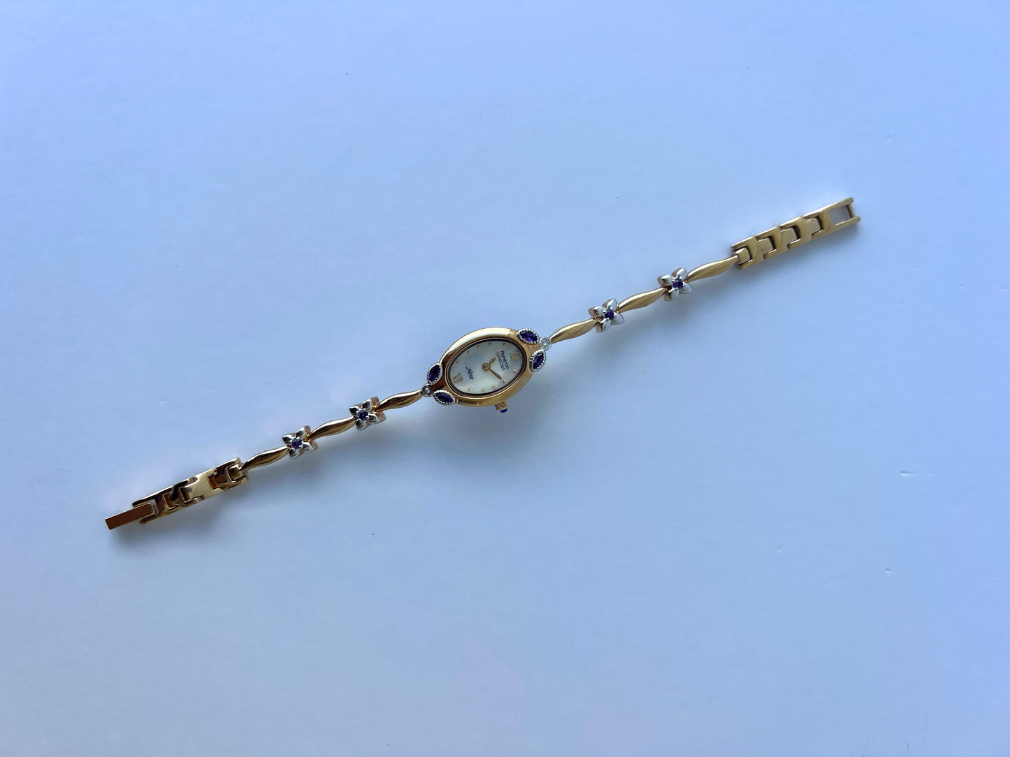 Rare Vintage Purple Flower Dainty Womens Watch Wristwatch Gold Tone