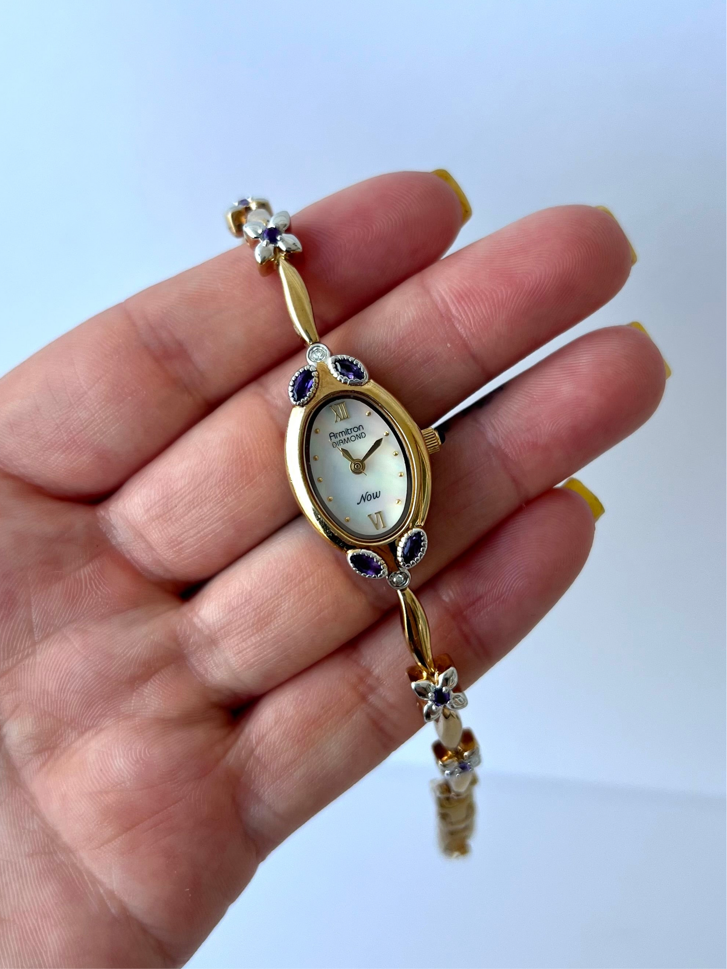 Rare Vintage Purple Flower Dainty Womens Watch Wristwatch Gold Tone