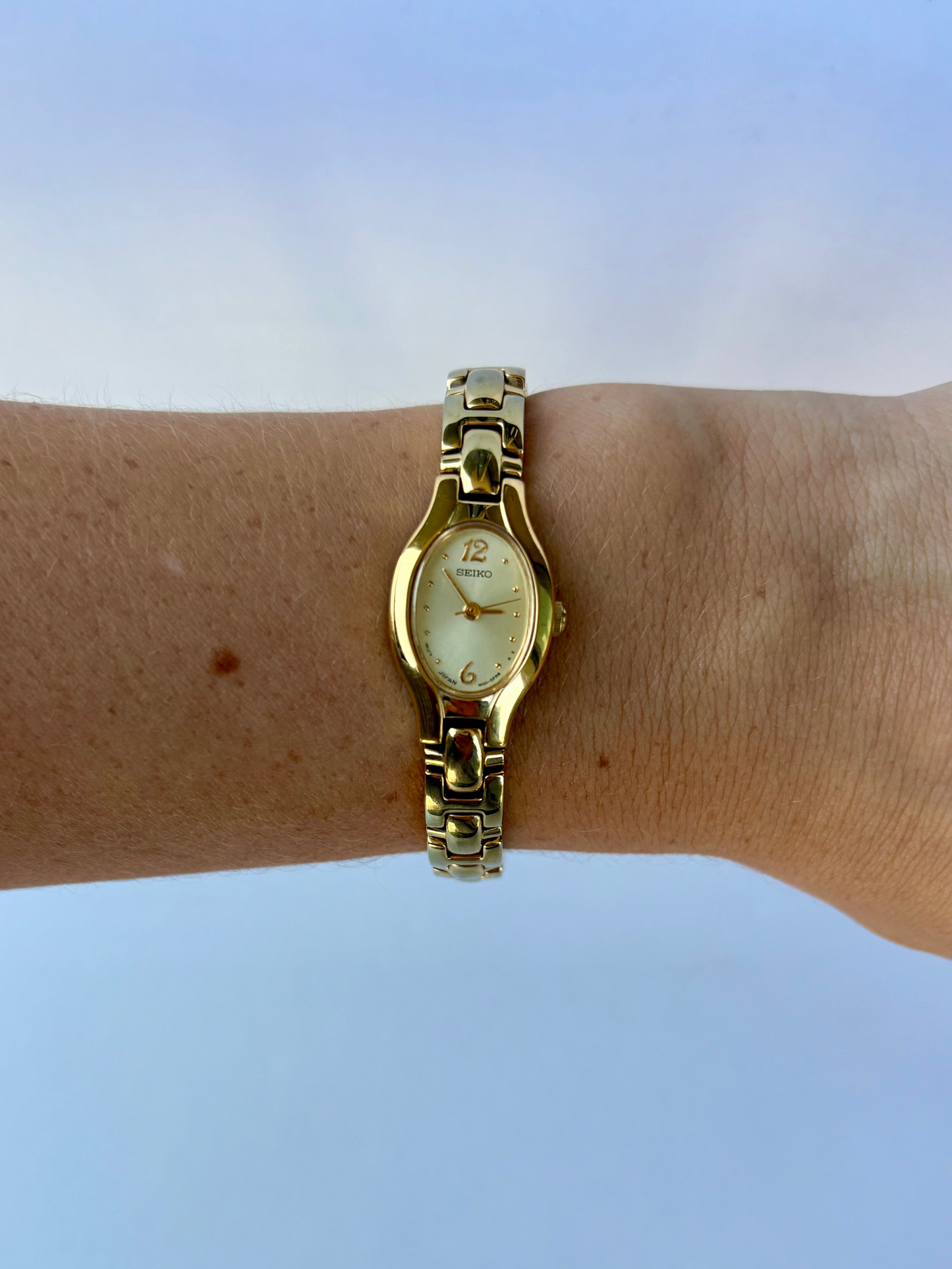Rare Vintage Seiko Gold Toned Dainty Womens Watch