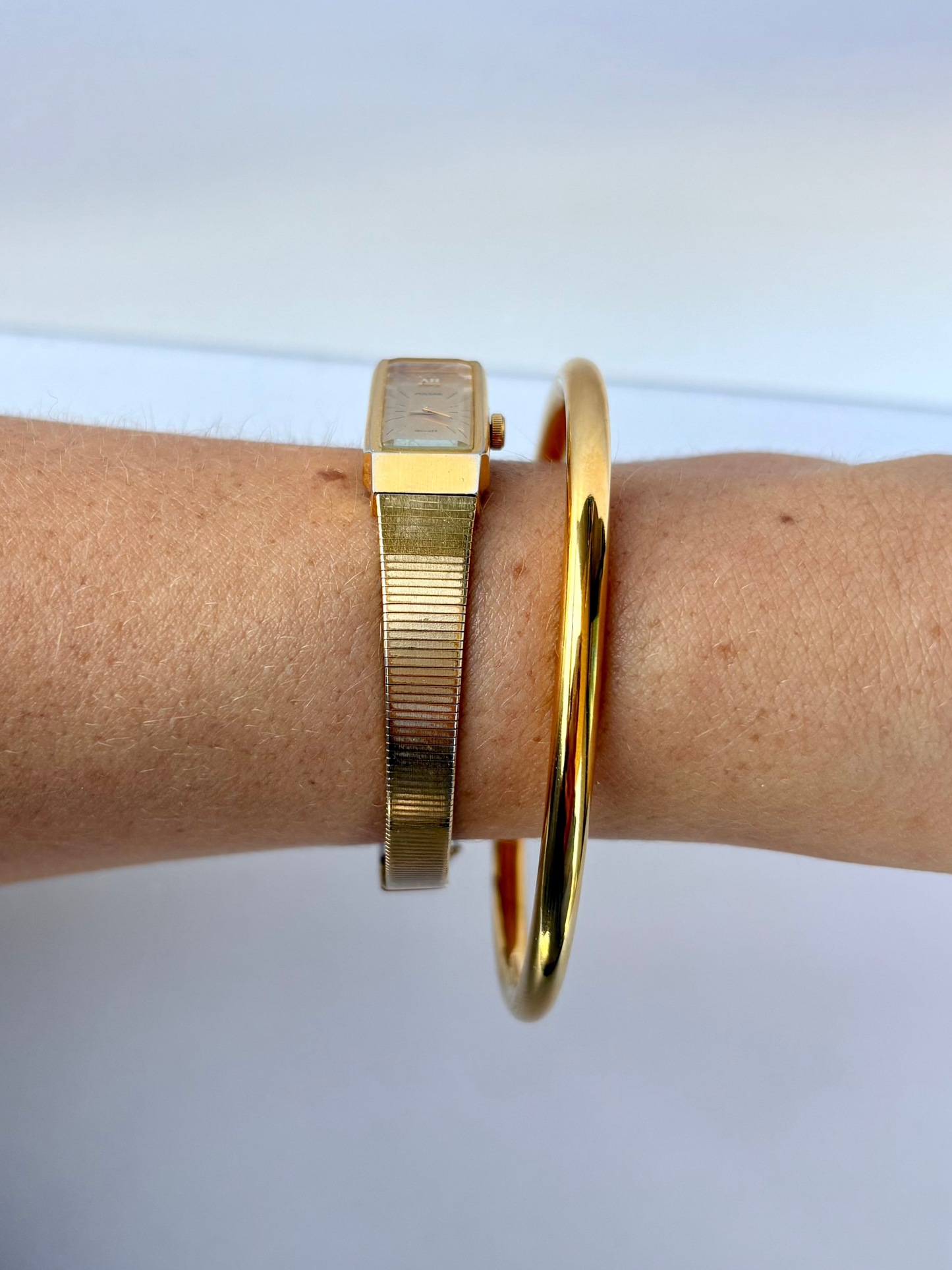 Rare Vintage Gold Toned Sleek Tiny Face Womens Watch