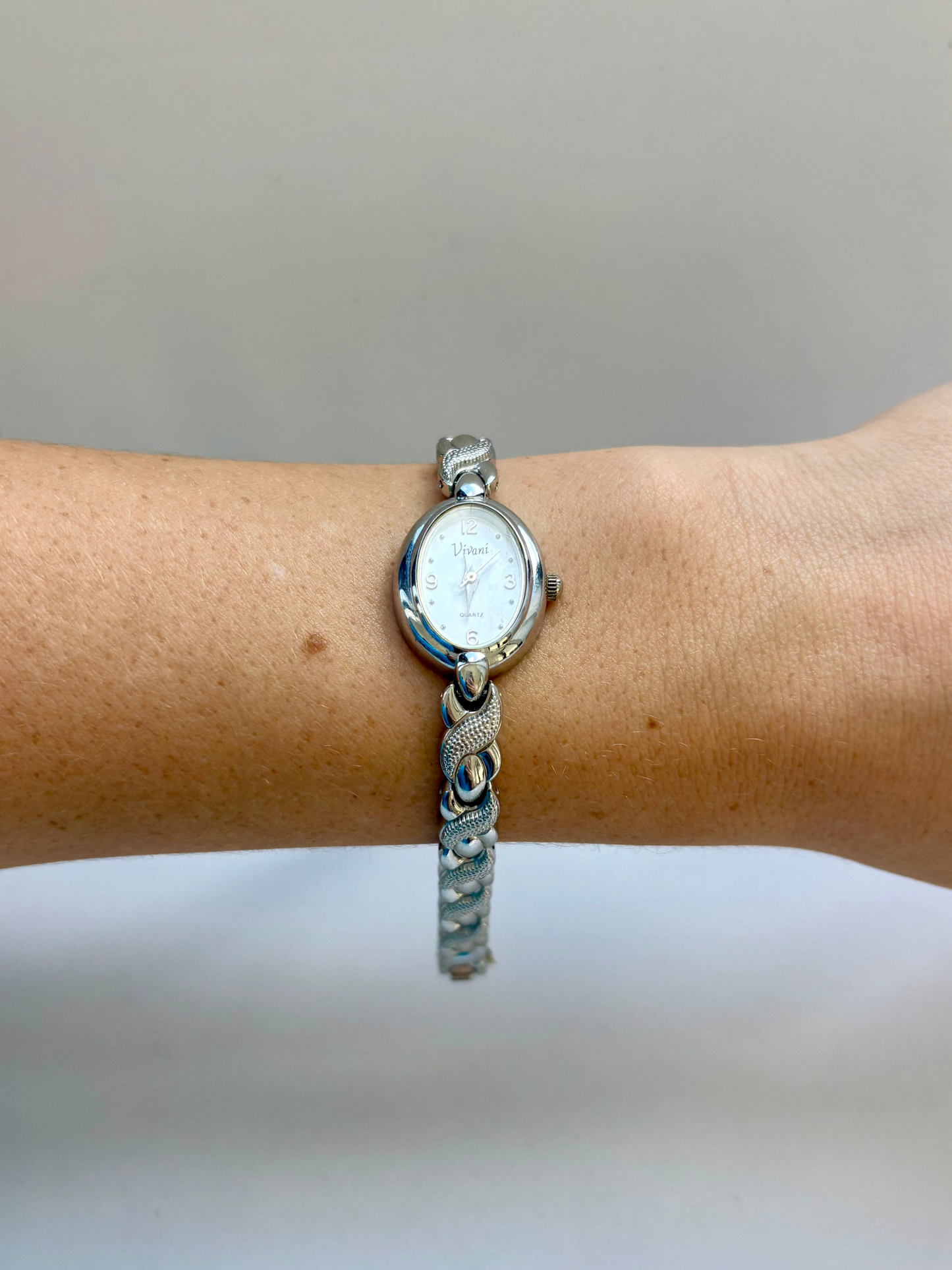 Rare Vintage Oval Face Silver Toned Womens Watch
