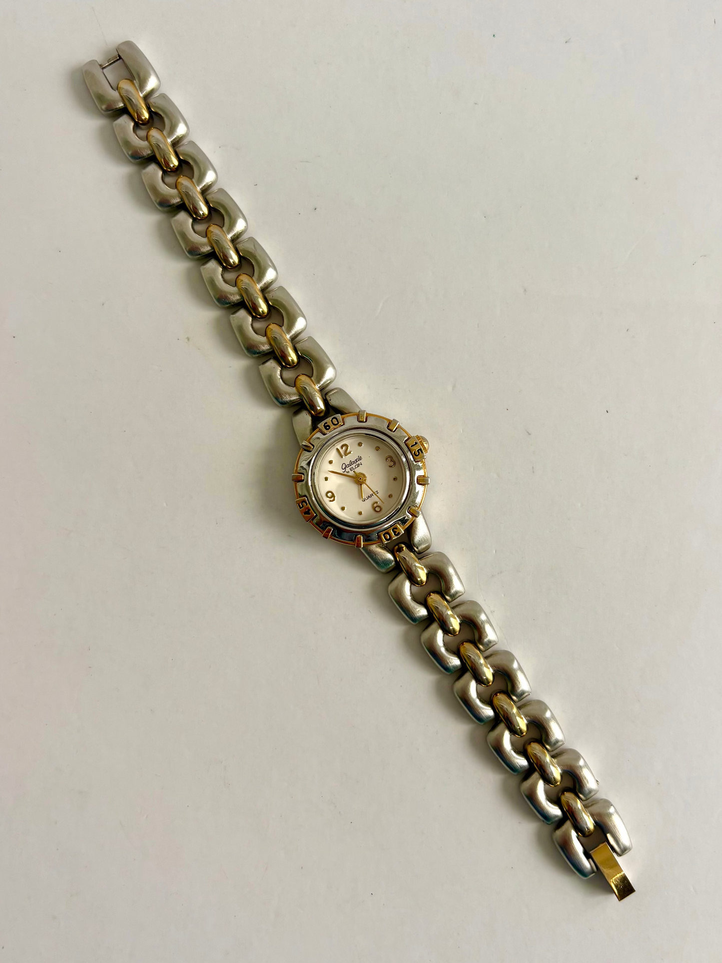 Rare Vintage Round Dial Two Toned Watch