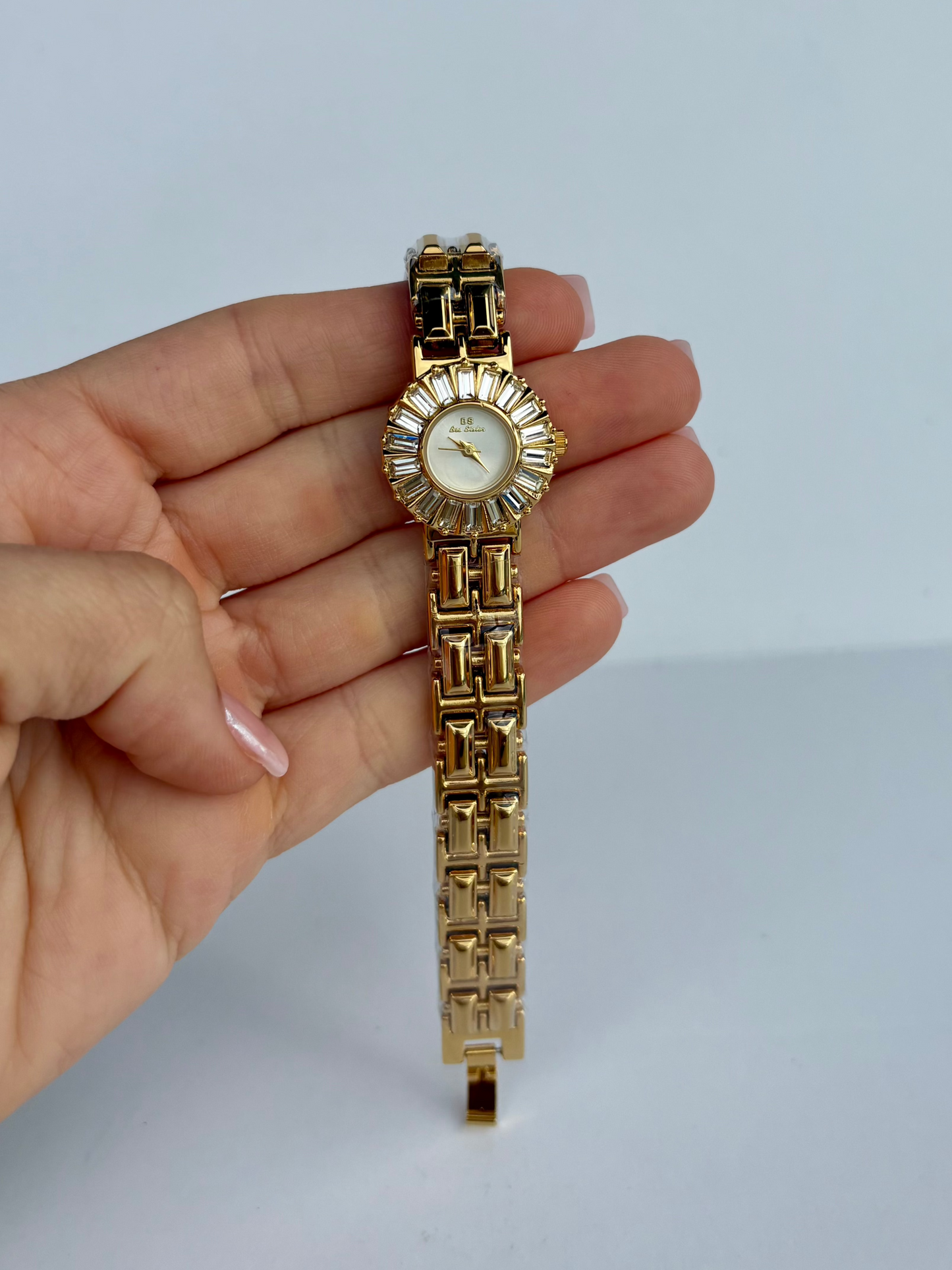 White Dial Crown Minimalist Gold Womens Watch Small Face
