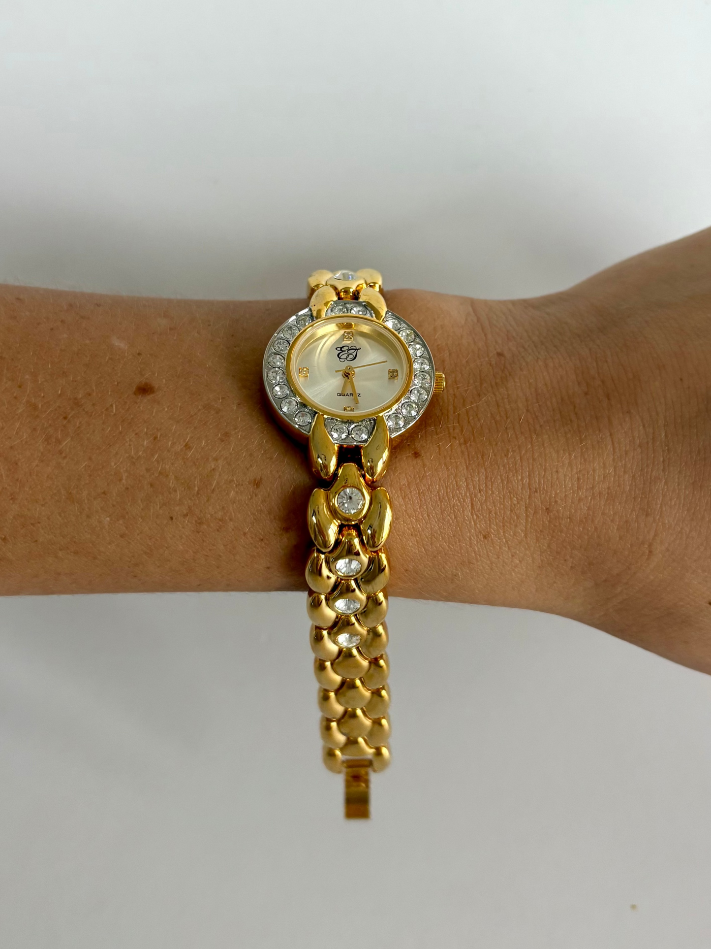Rare Vintage Gold Toned Diamond Detail Womens Watch