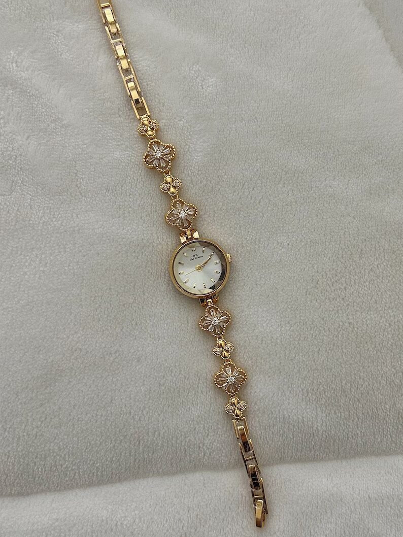Vintage Clover Gold Womens Dainty Watch Small Face