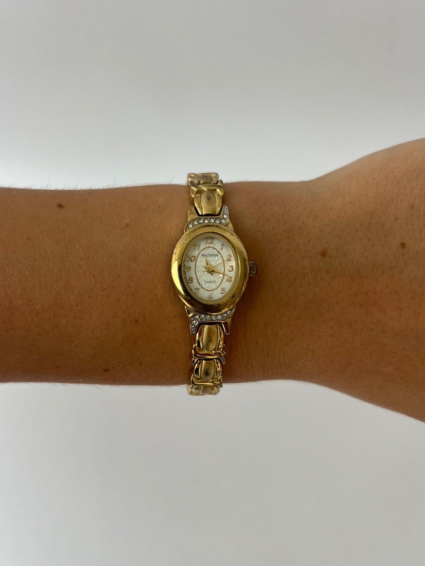 Vintage Rare Luxury *Waltham*  Round Face Gold Womens Watch