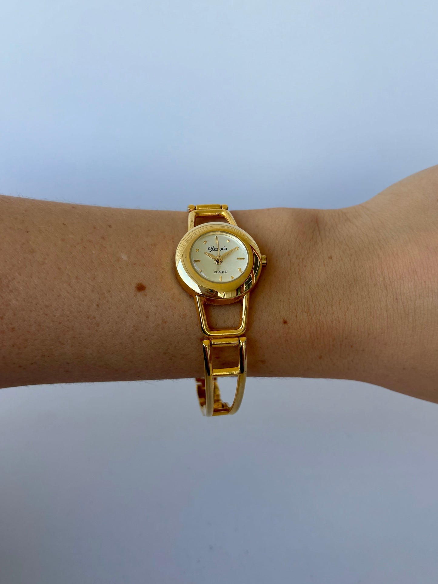 Rare Vintage Simple Gold Toned Womens Watch