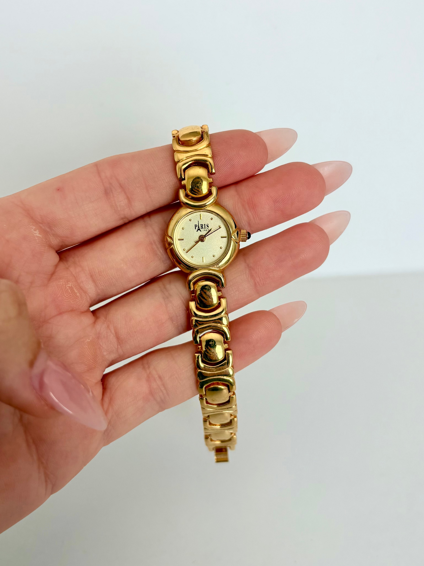 Rare Vintage Gold Toned Circle Dial Womens Watch
