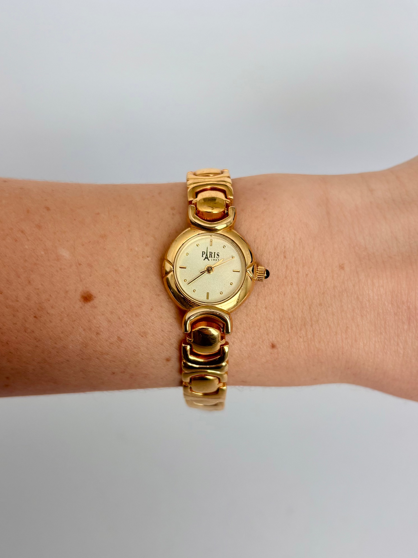 Rare Vintage Gold Toned Circle Dial Womens Watch