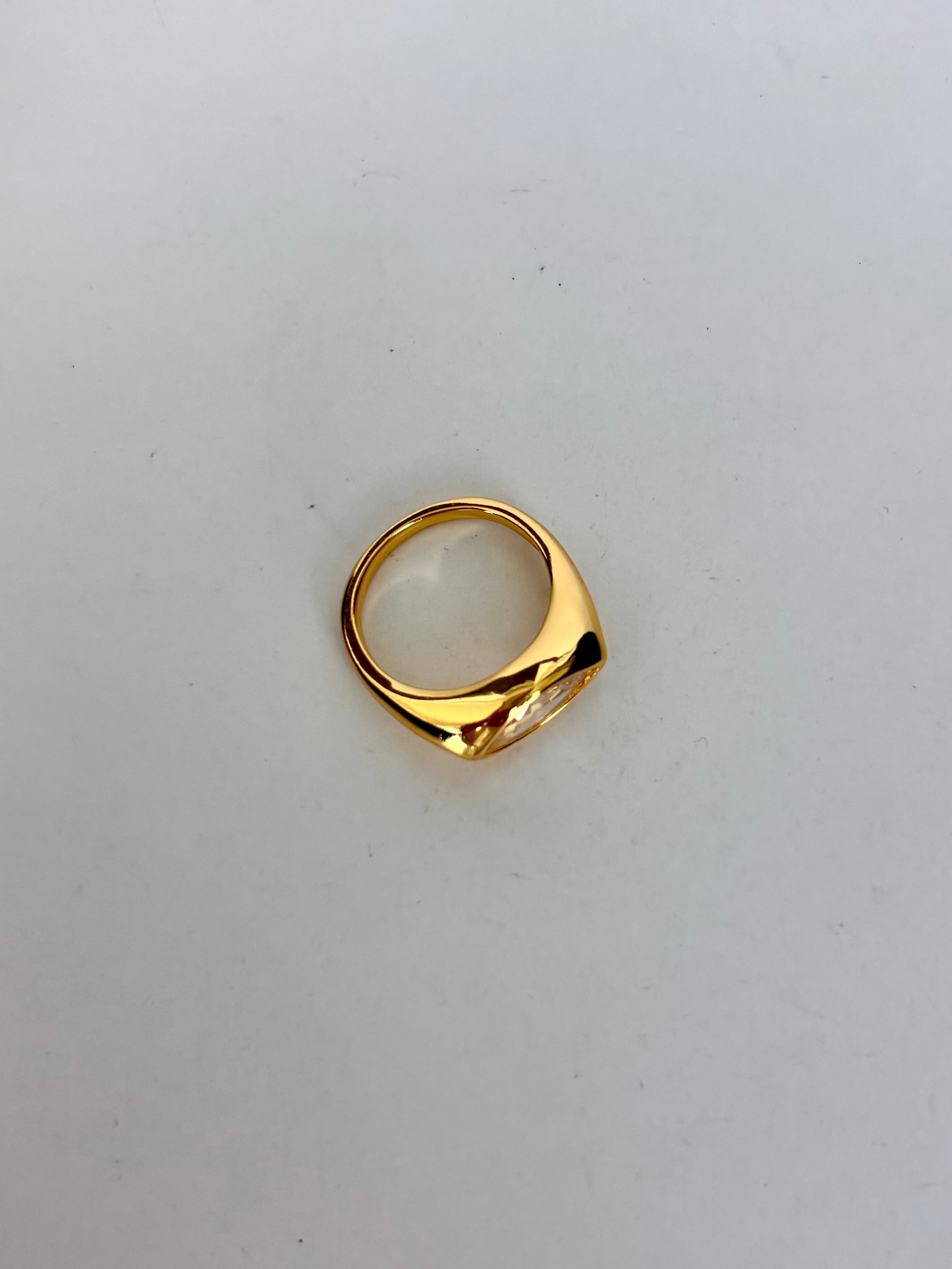 Vertical Diamond 18k Gold Ring