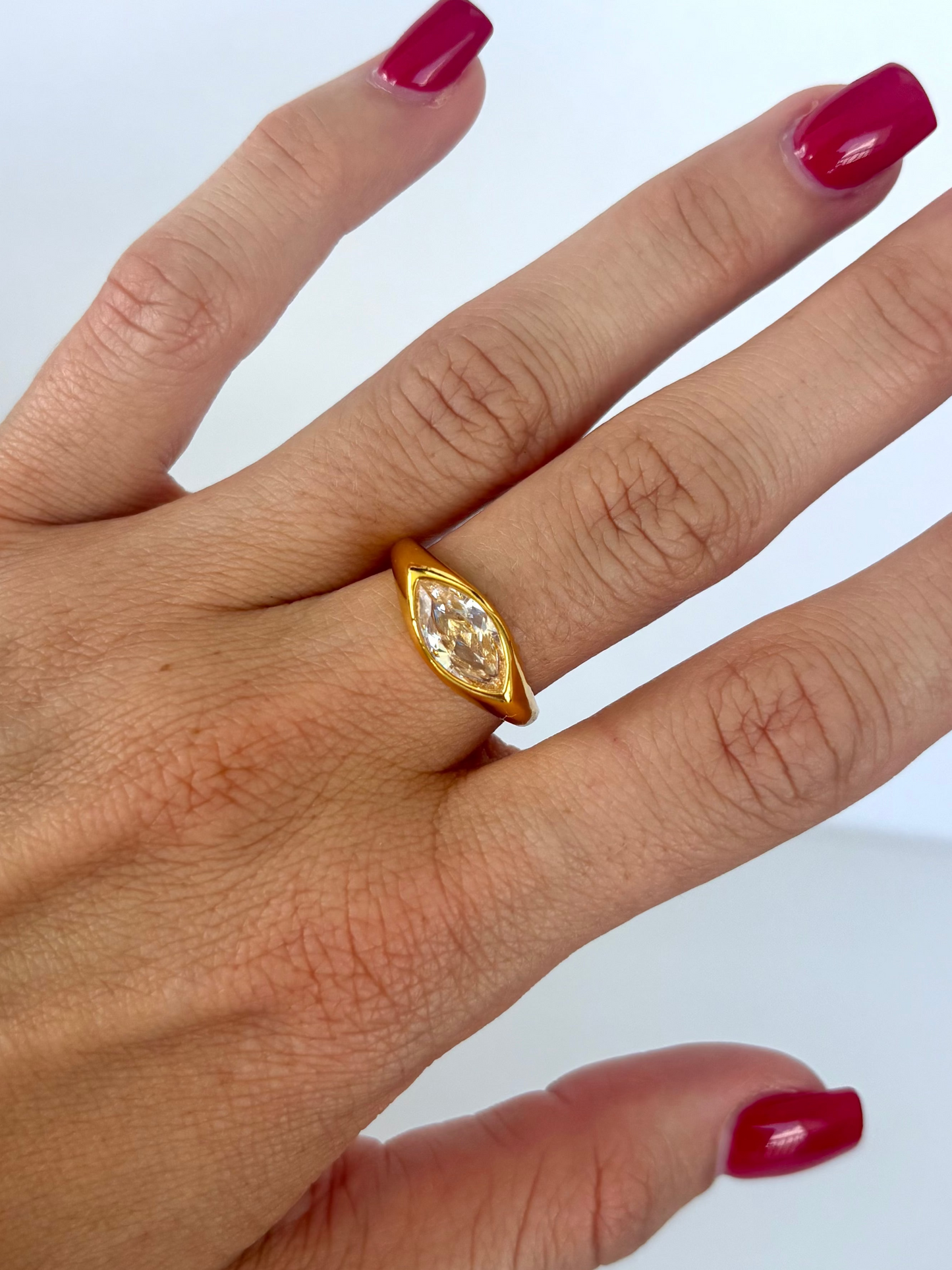 Vertical Diamond 18k Gold Ring