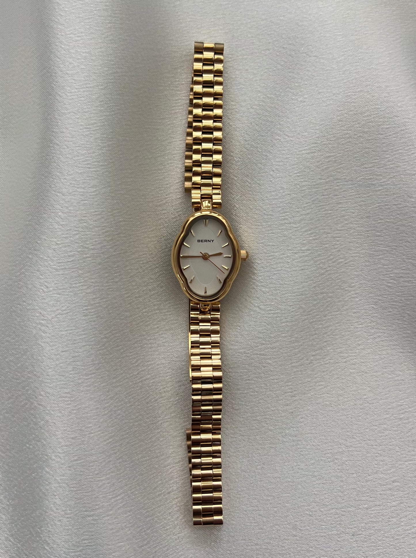 Vintage White Oval Flower Minimalist Gold Womens Watch Small Face