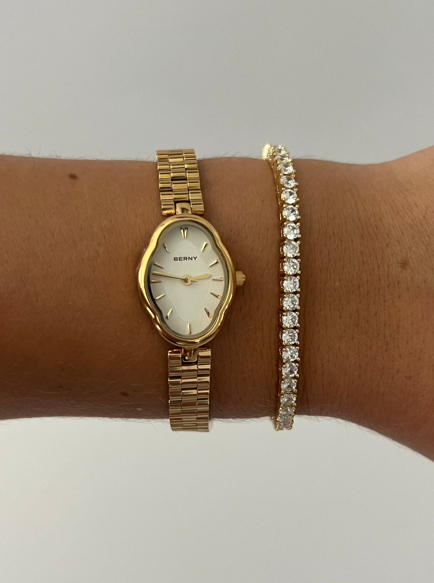 Vintage White Oval Flower Minimalist Gold Womens Watch Small Face