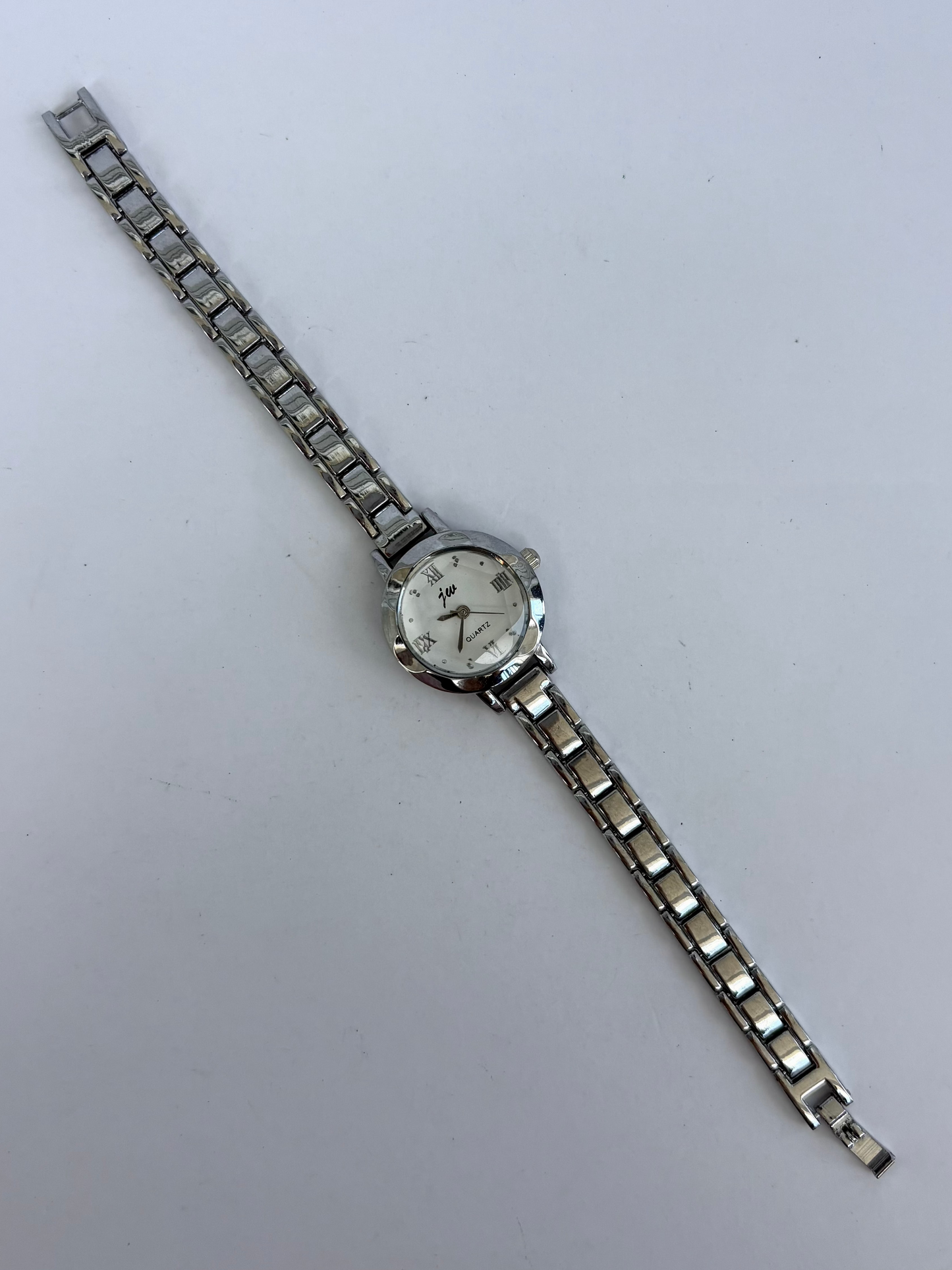 Rare Vintage Silver Toned Round Dial Womens Watch