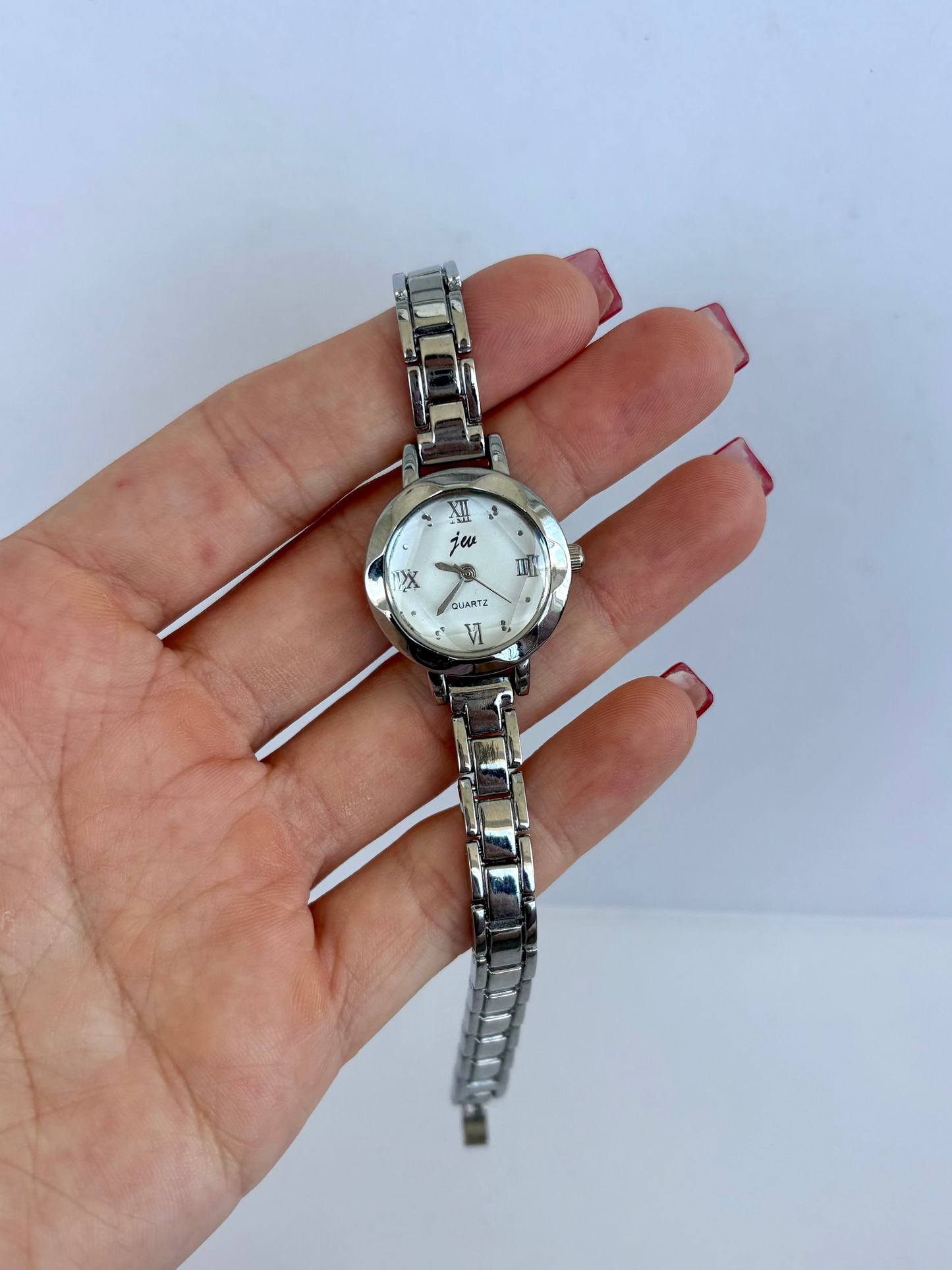 Rare Vintage Silver Toned Round Dial Womens Watch