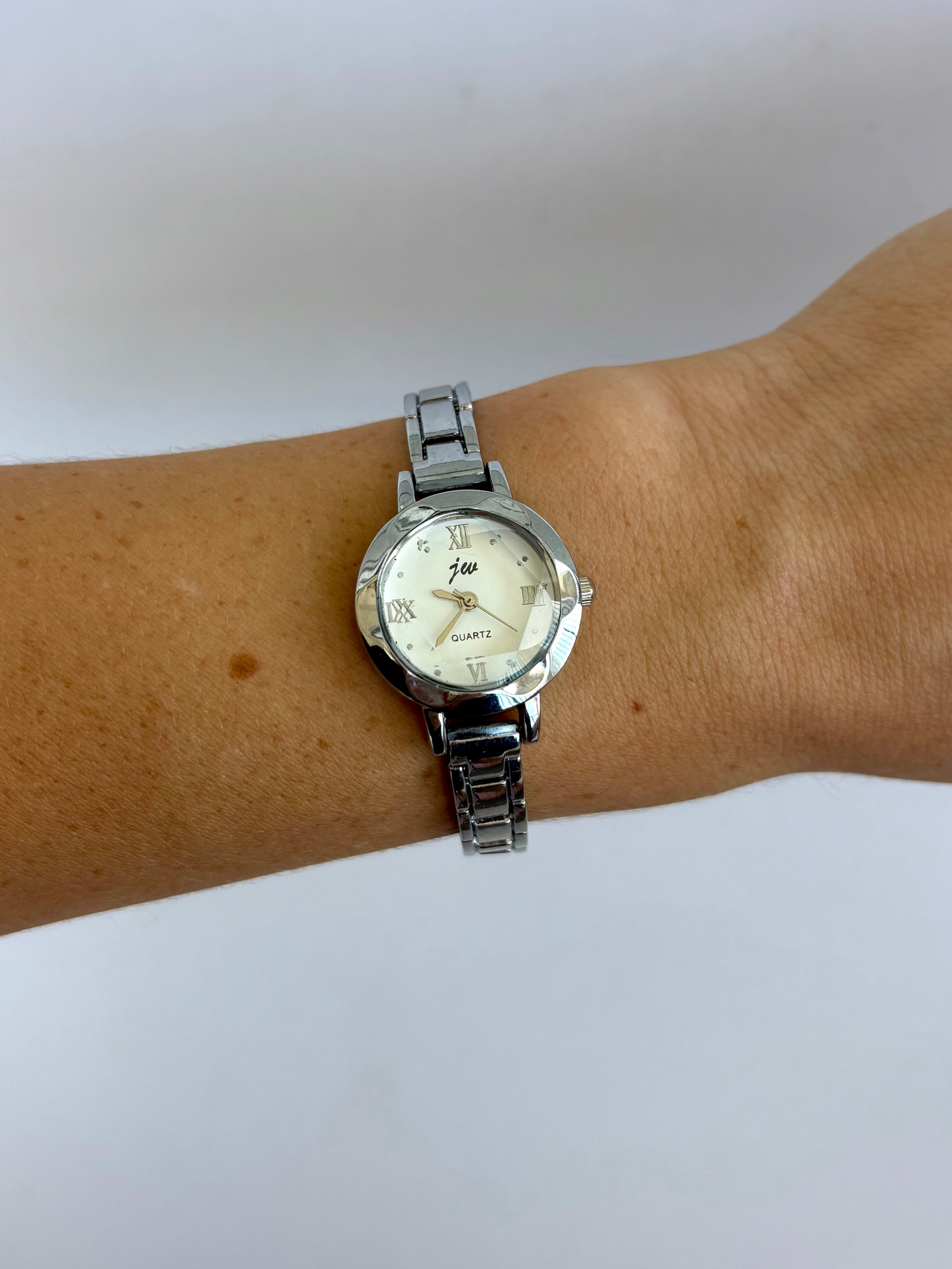 Rare Vintage Silver Toned Round Dial Womens Watch