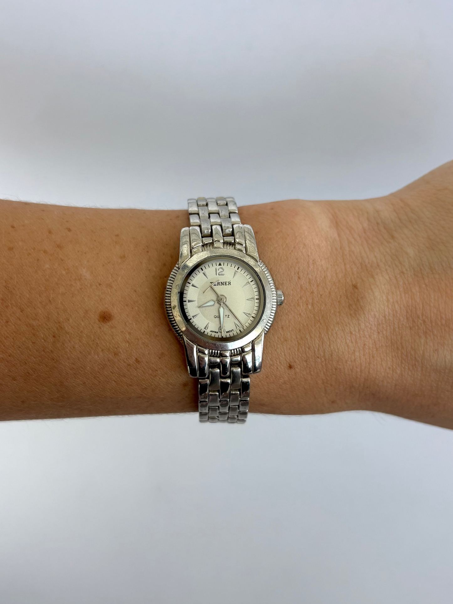 Rare Vintage Classic Round Dial Silver Womens Watch