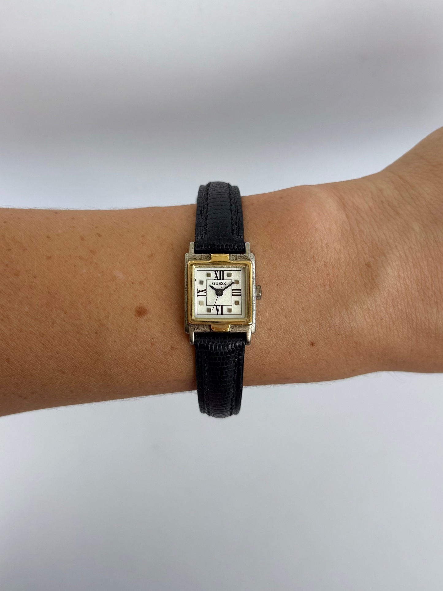 Rare Vintage Guess Black Leather Womens Watch