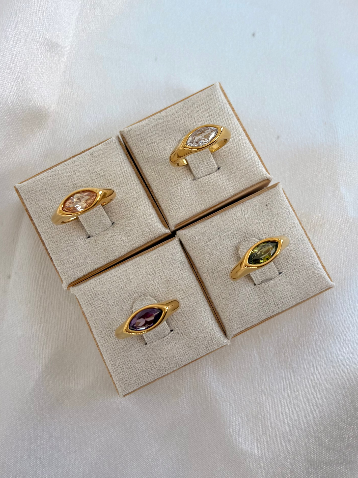 Horizontal Diamond 18k Gold Ring