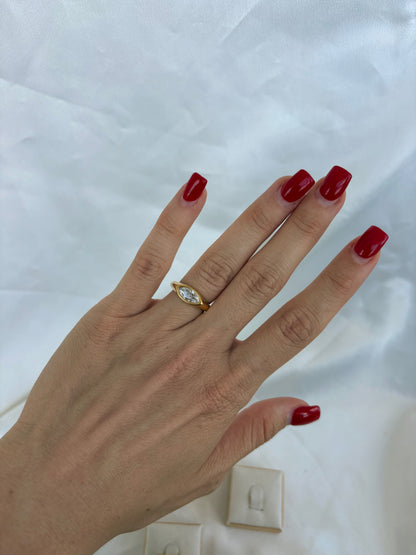 Horizontal Diamond 18k Gold Ring