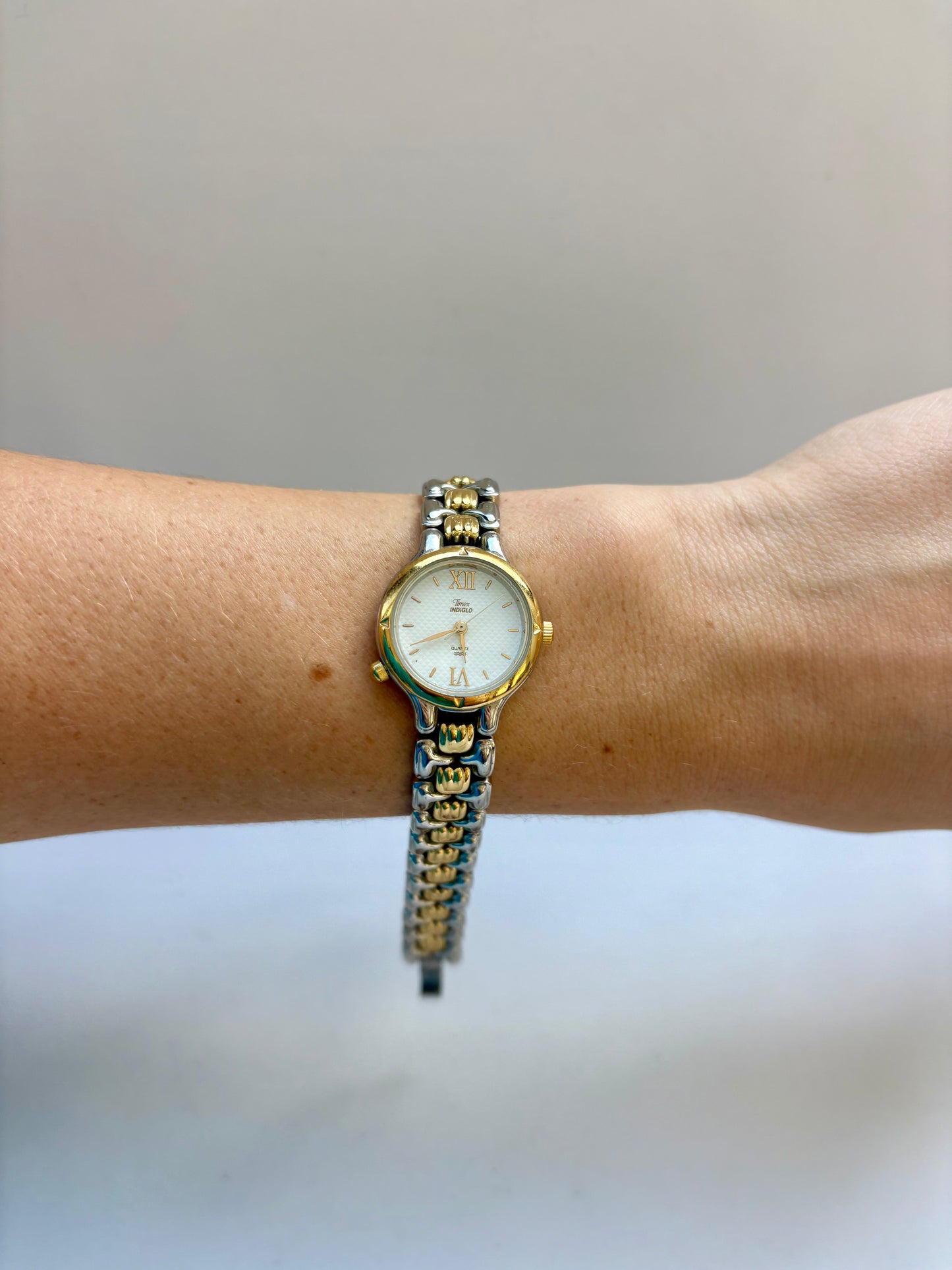 Rare Vintage Circle Face Silver & Gold Two Toned Womens Watch