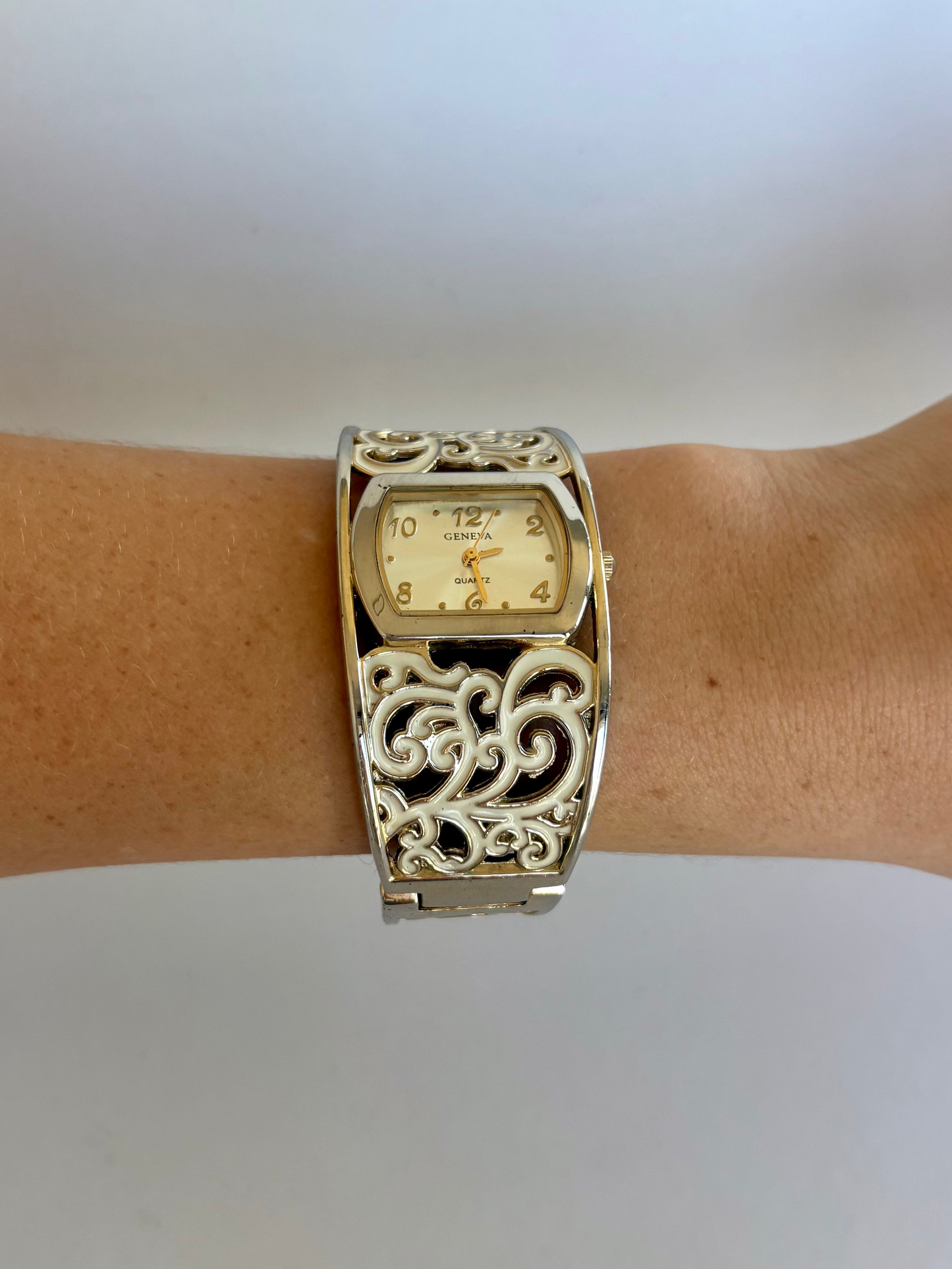 Rare Vintage White & Gold Detail Womens Watch Cusp