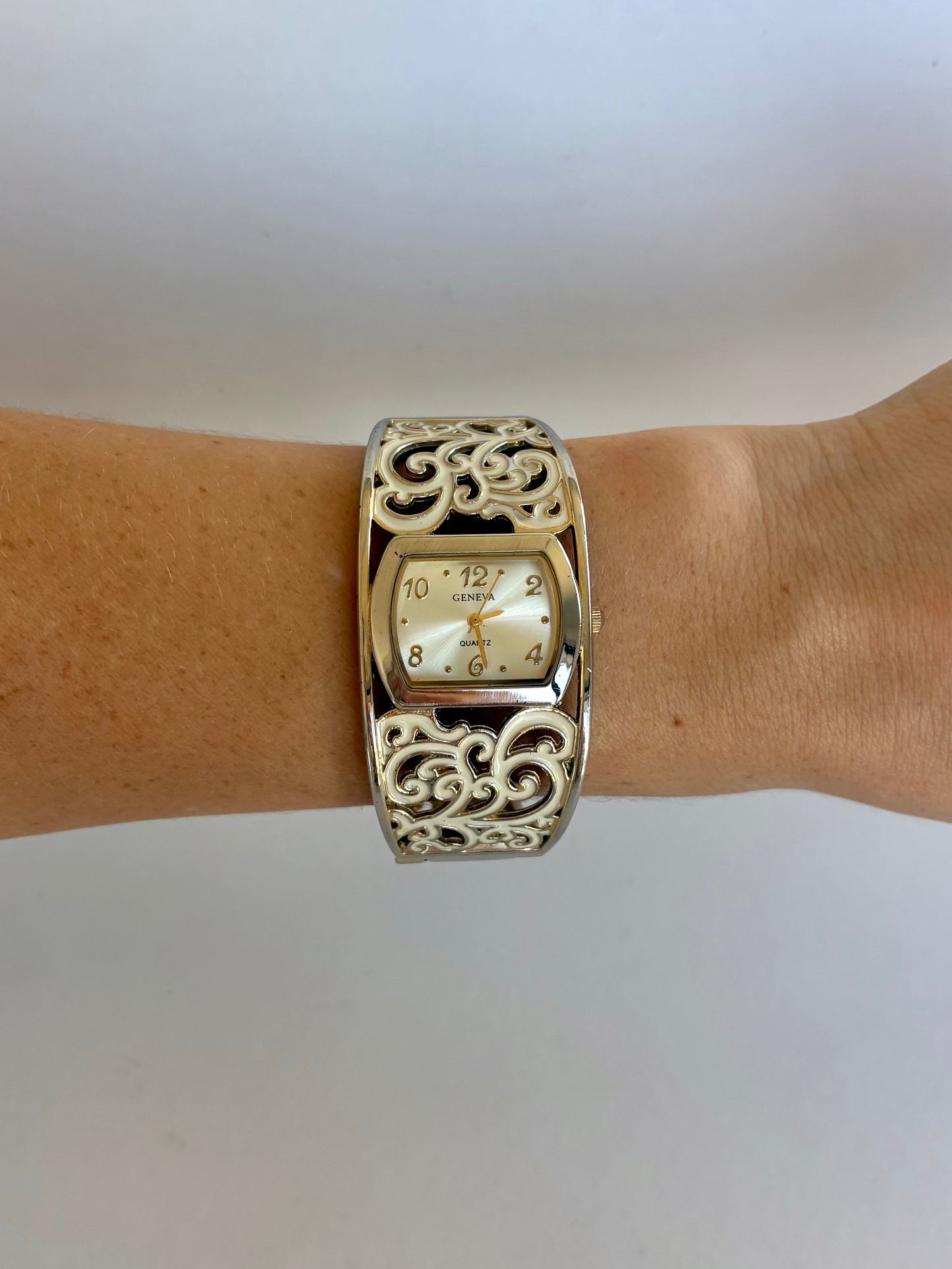 Rare Vintage White & Gold Detail Womens Watch Cusp