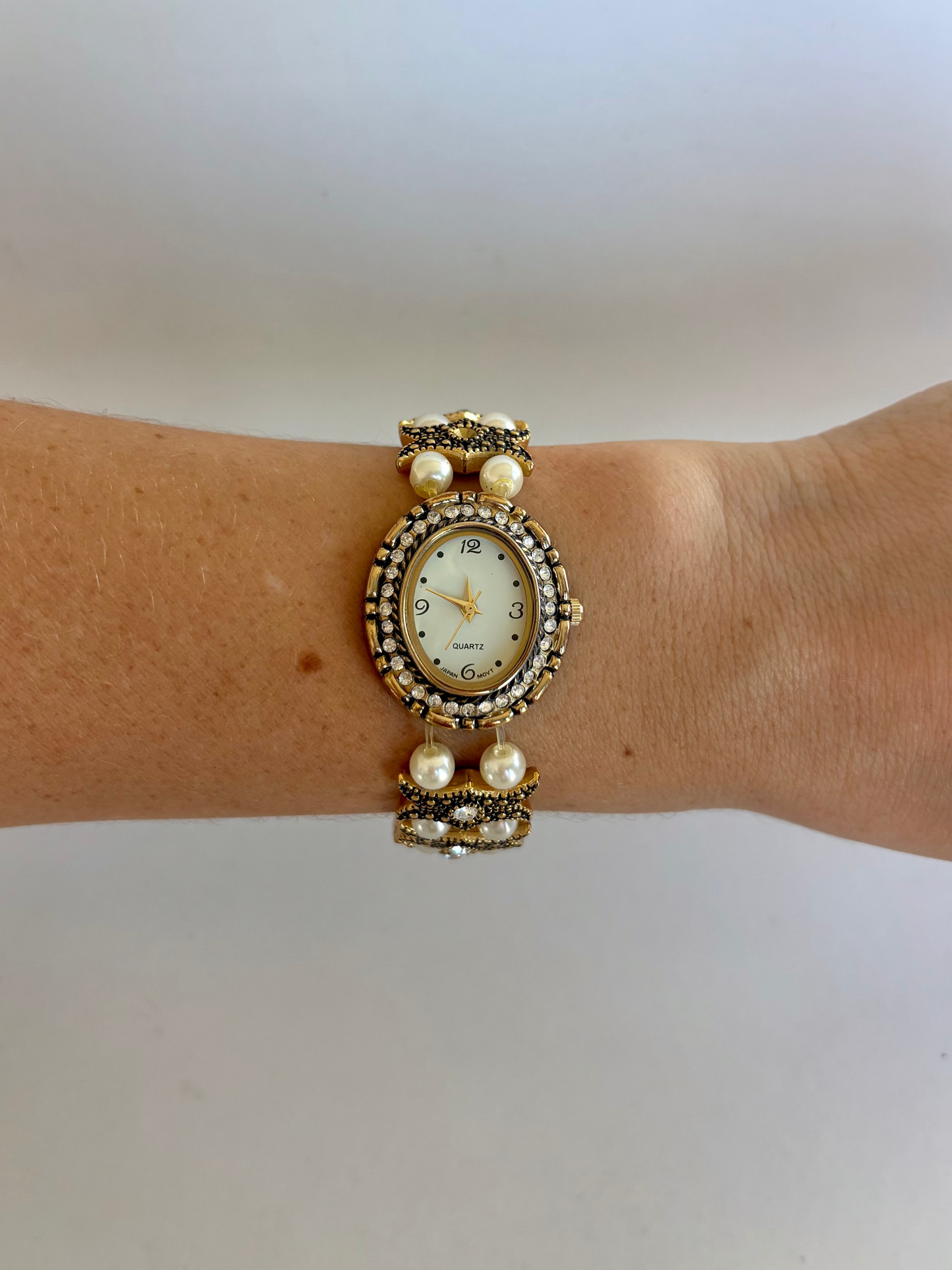 Rare Vintage Gold and Pearl Detail Womens Watch Stretchy