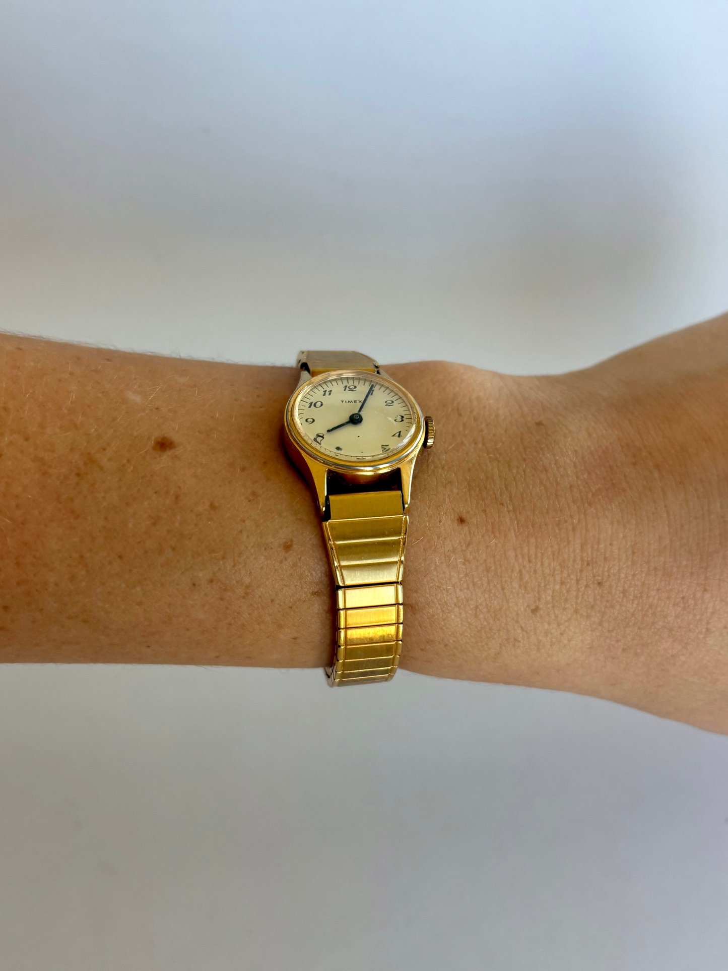 Rare Vintage Gold Circle Dial Womens Watch Stretchy Band