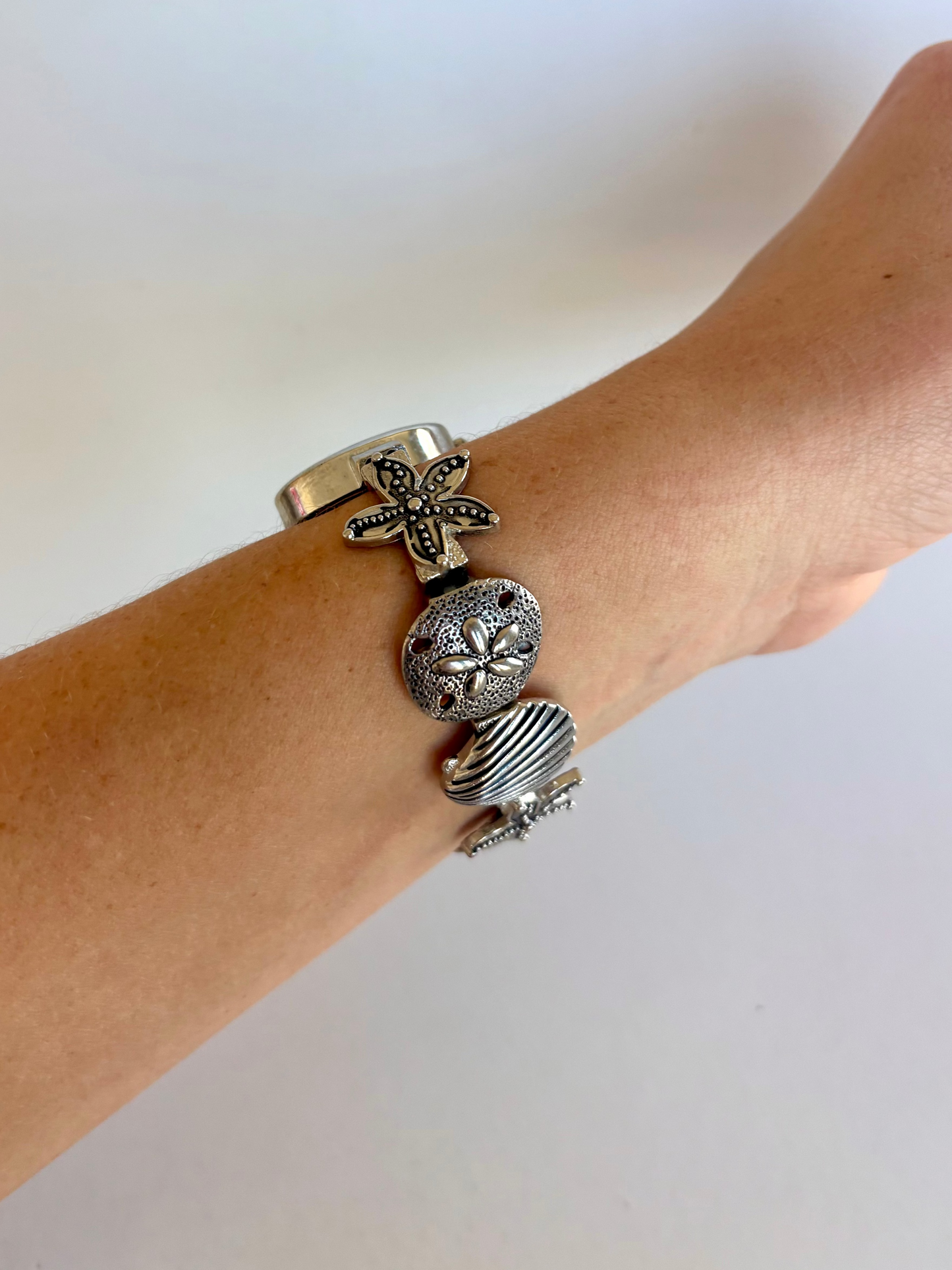 Rare Vintage Silver Beachy Womens Watch Stretchy Band