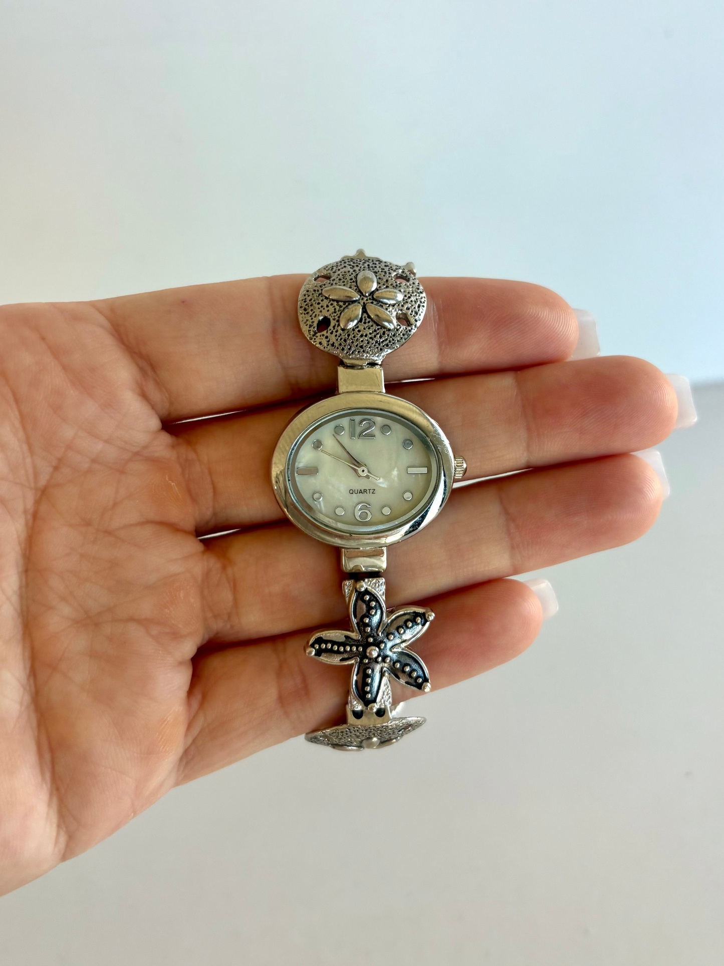 Rare Vintage Silver Beachy Womens Watch Stretchy Band