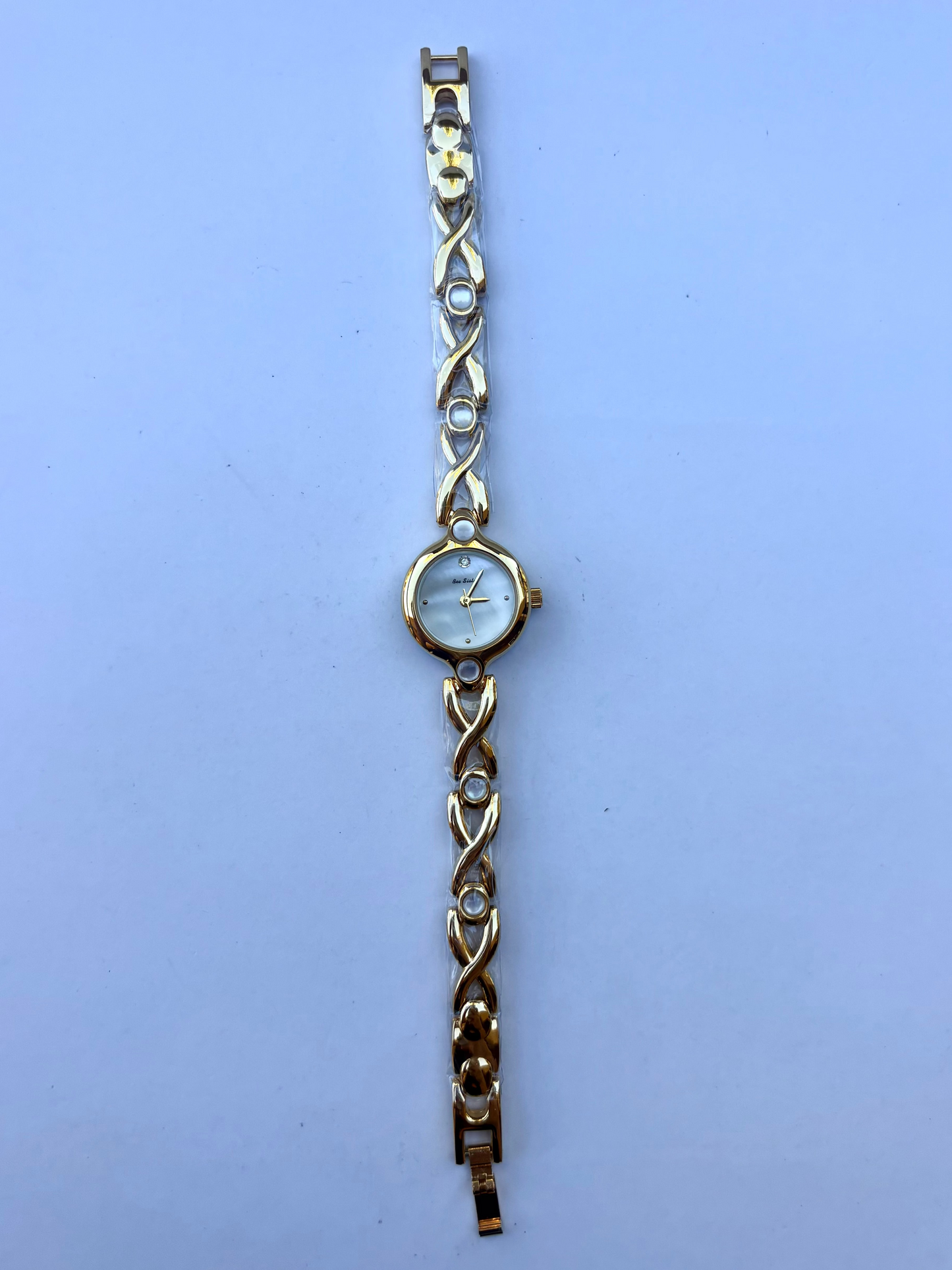 Dainty Vintage Oyster Detail Circle Dial Gold Dainty Womens Watch