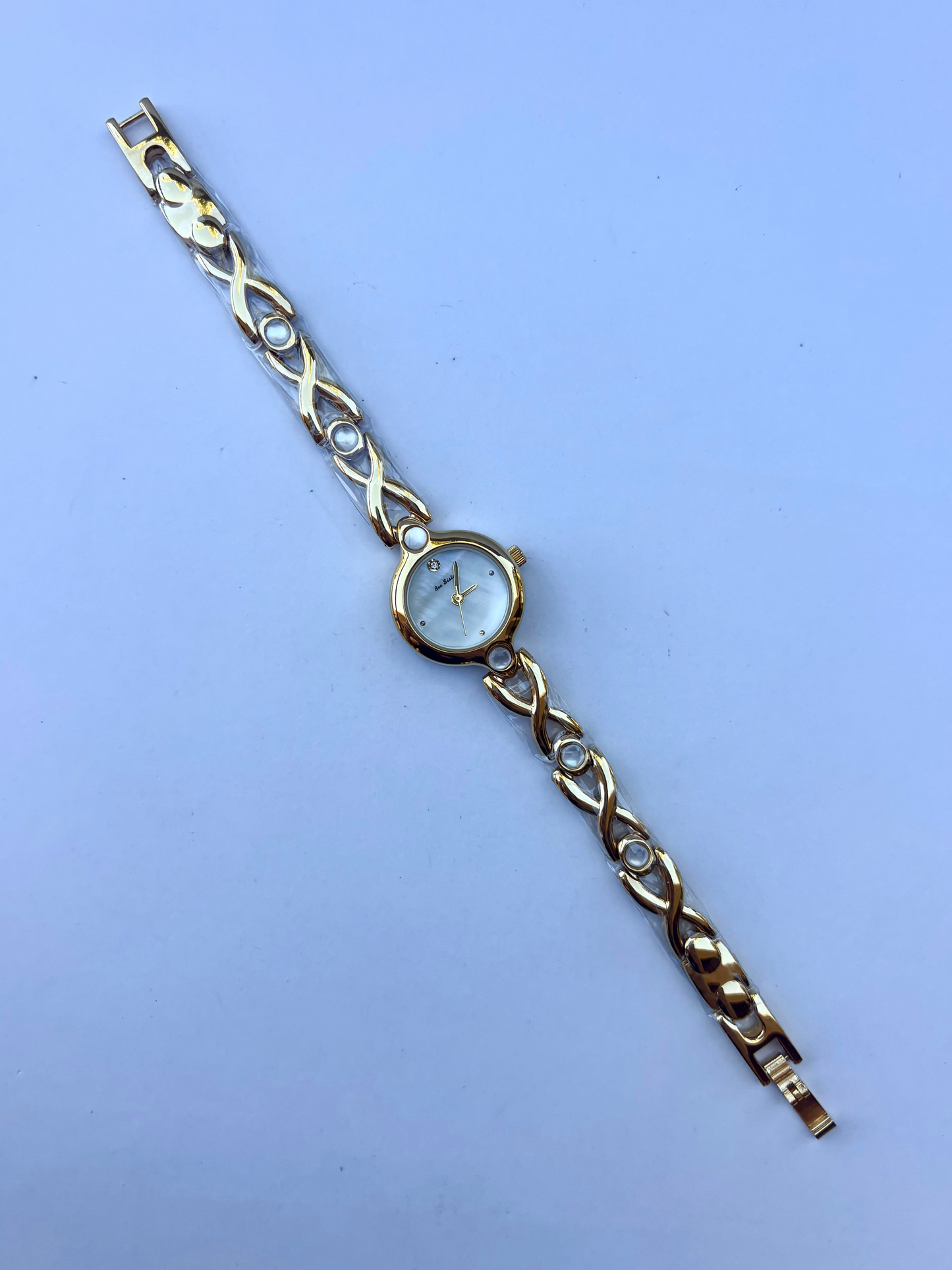 Dainty Vintage Oyster Detail Circle Dial Gold Dainty Womens Watch
