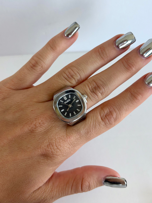 Square Black Dial Silver Finger Watch Stretchy Band Elastic Round Simple Dial Quartz Ring Watches