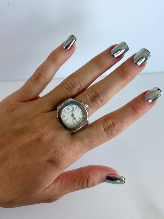 Square White Dial Silver Finger Watch Stretchy Band Elastic Round Simple Dial Quartz Ring Watches