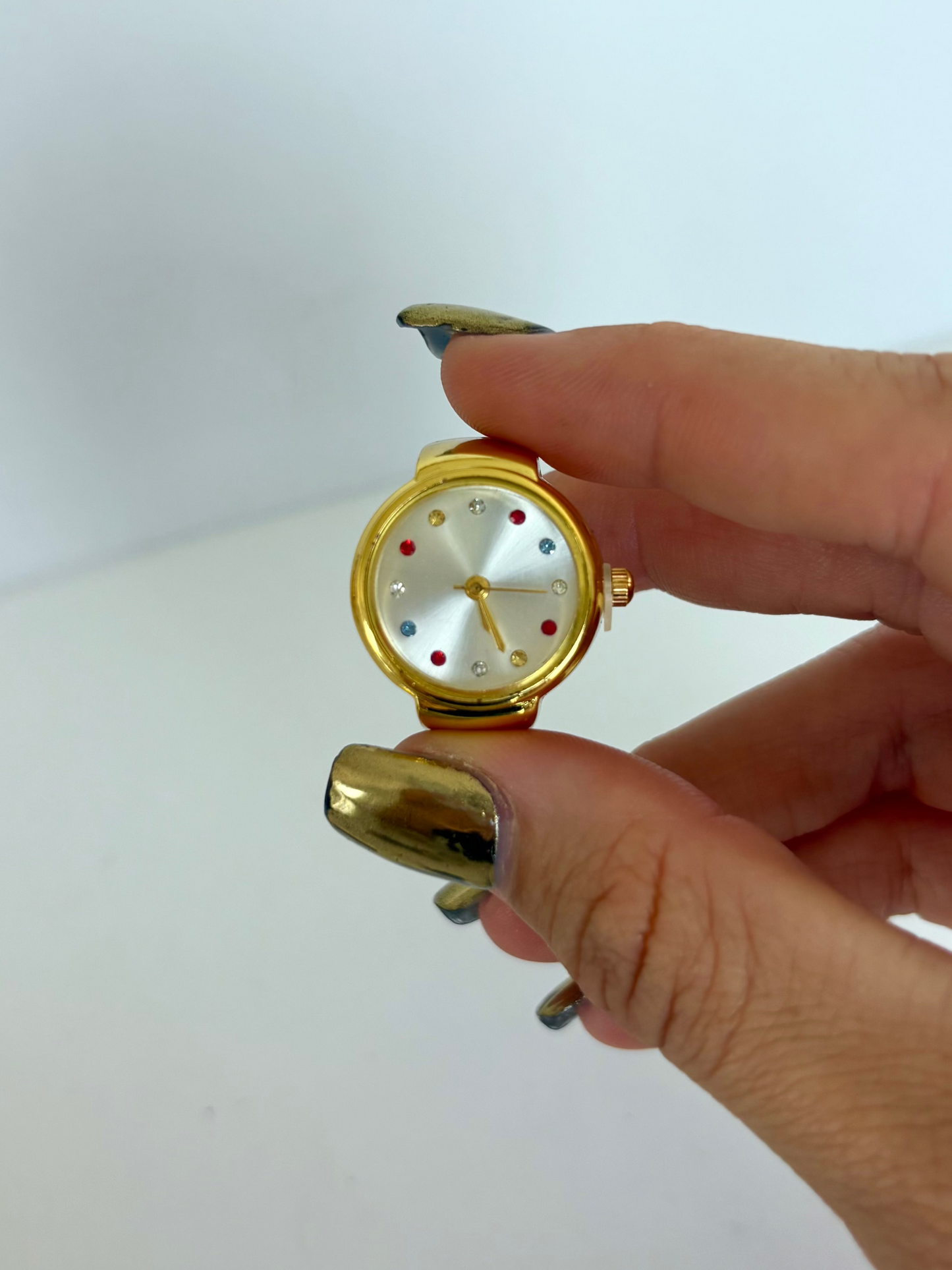 Colorful Diamond Round Dial Gold Finger Watch Stretchy Band Quartz Ring Watch