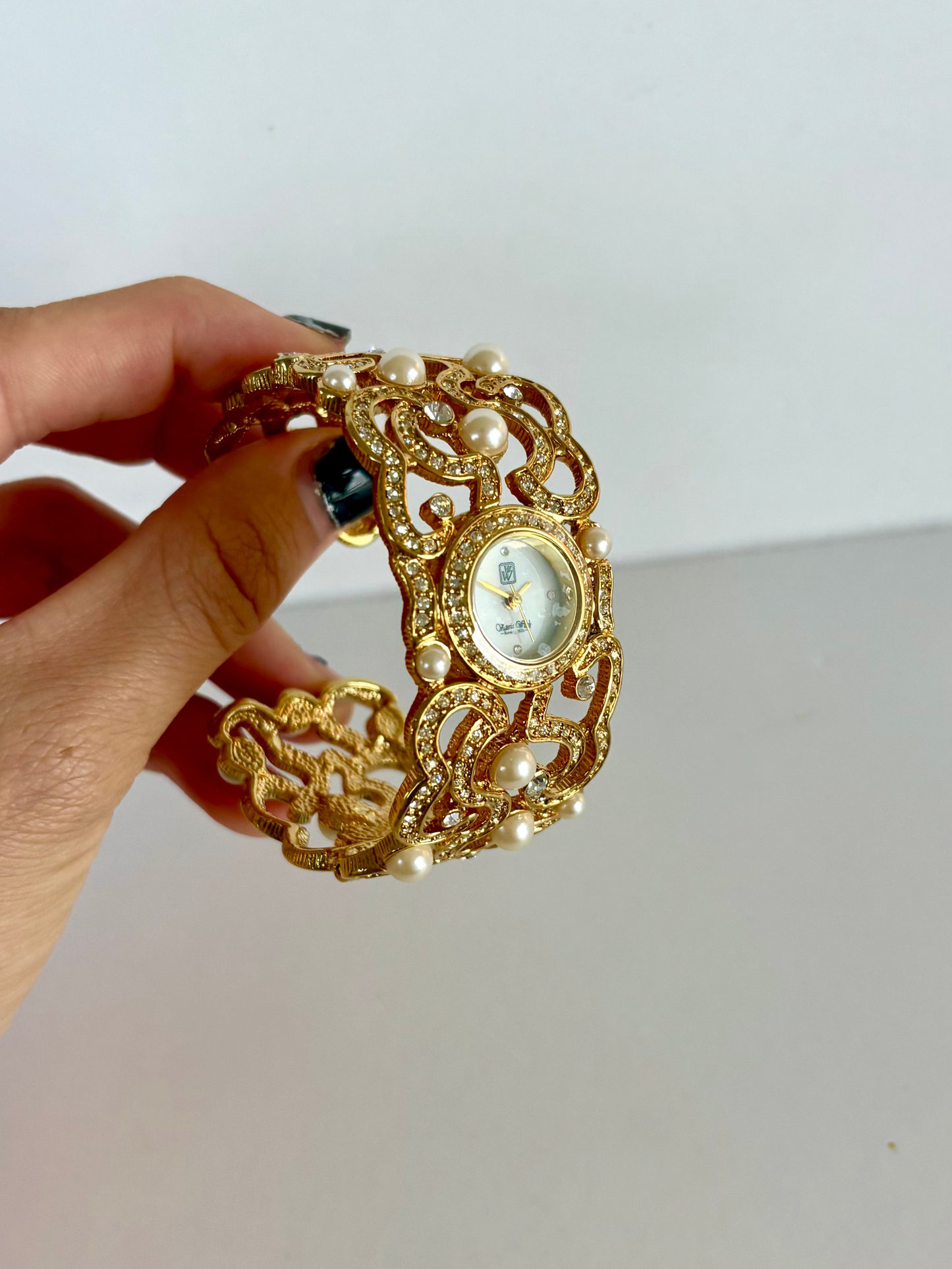 Rare Vintage Gold Toned Pearl  Womens Watch