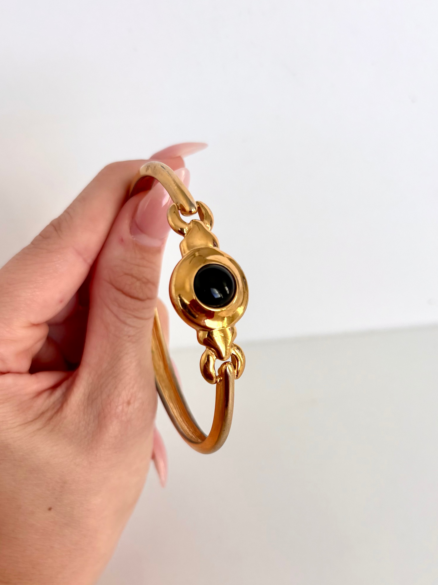 Rare Vintage Black Onyx Stone Detail Gold Bangle Bracelet