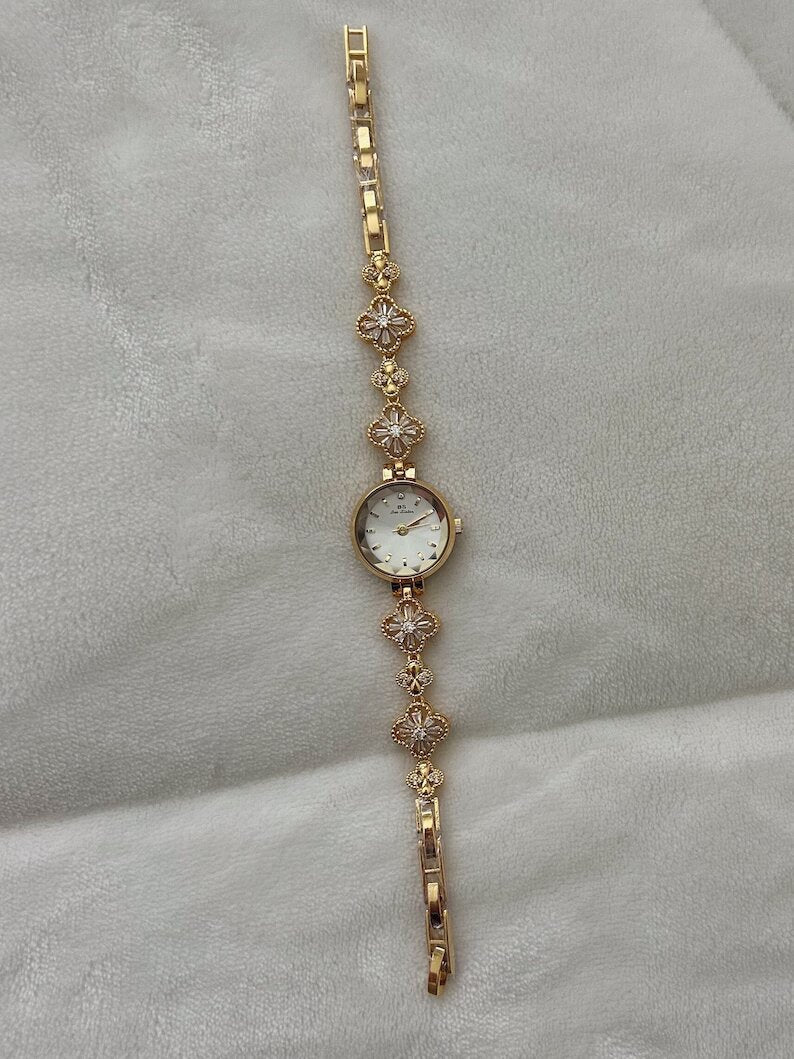 Vintage Clover Gold Womens Dainty Watch Small Face